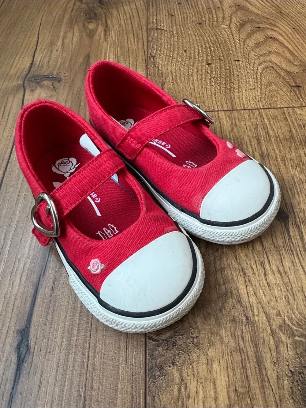 Converse toddler red sneakers, size 6